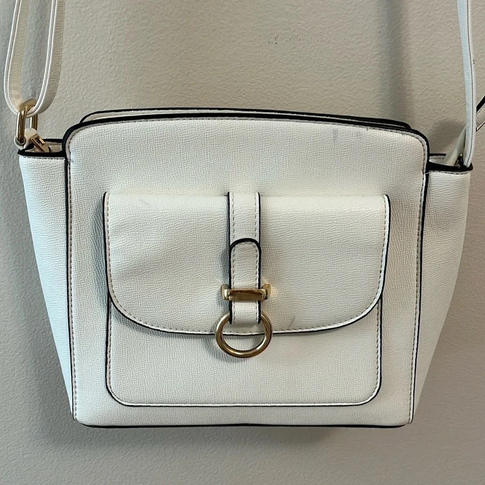 Crossbody purse white gold tone accents & feet long adjustable strap textured